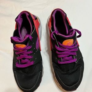 Youth Nike Huarache run. Size‎ Y6.5